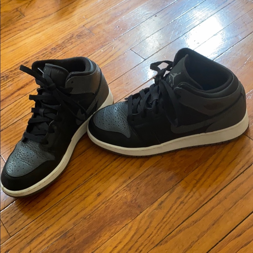 Barely worn air Jordan’s 5.5